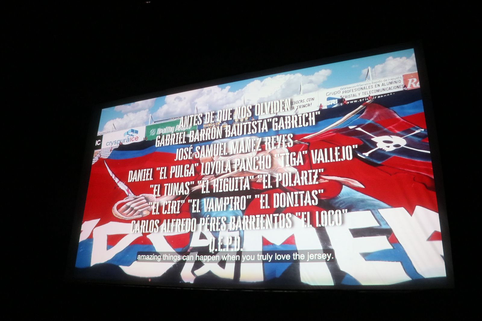 VIBRA TEATRO DE LA CIUDAD EN IRAPUATO POR DOCUMENTAL “CON DIOS Y CON LA TRINCA” 