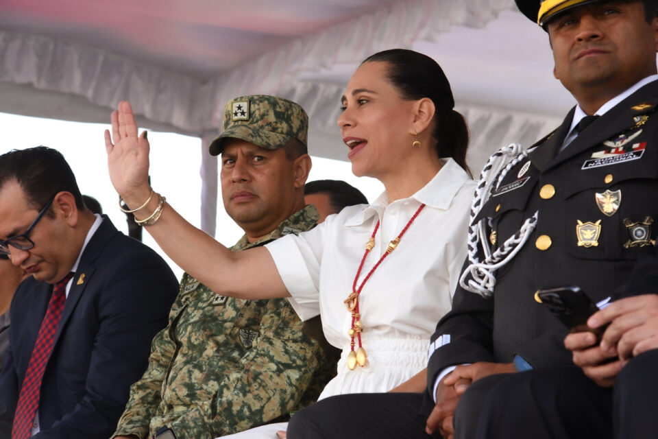 DISFRUTAN DEL DESFILE CÍVICO CONMEMORATIVO EN IRAPUATO