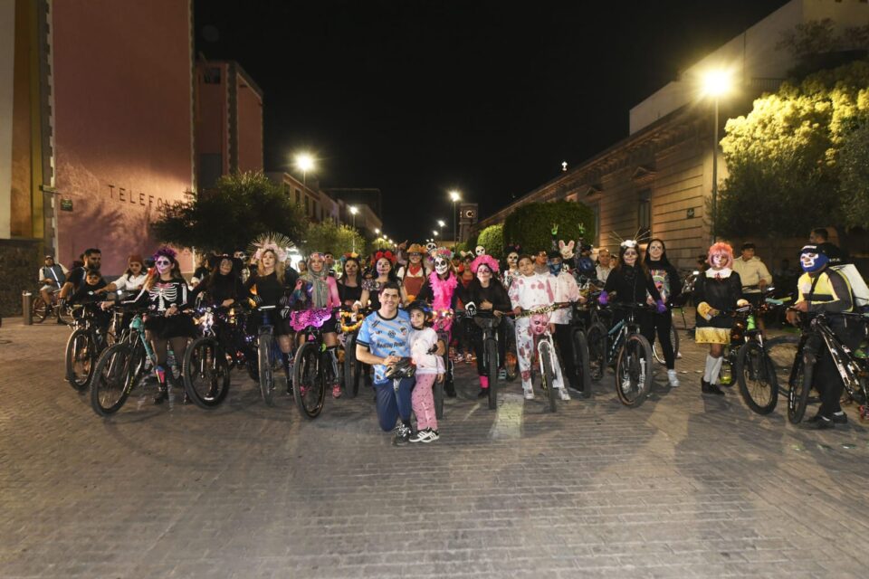 IRAPUATENSES PARTICIPAN EN PASEO CICLISTA “REVIVIENDO TRADICIONES”