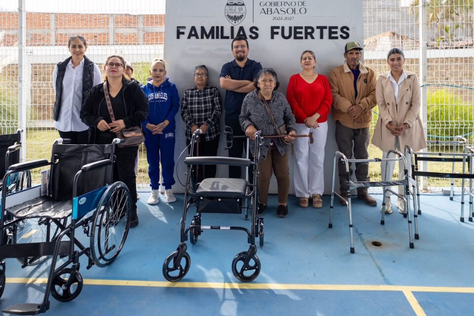 El Presidente Municipal Job Gallardo Impulsa el Bienestar con la Entrega de Apoyos del Programa “Familias Fuertes y Dignas”