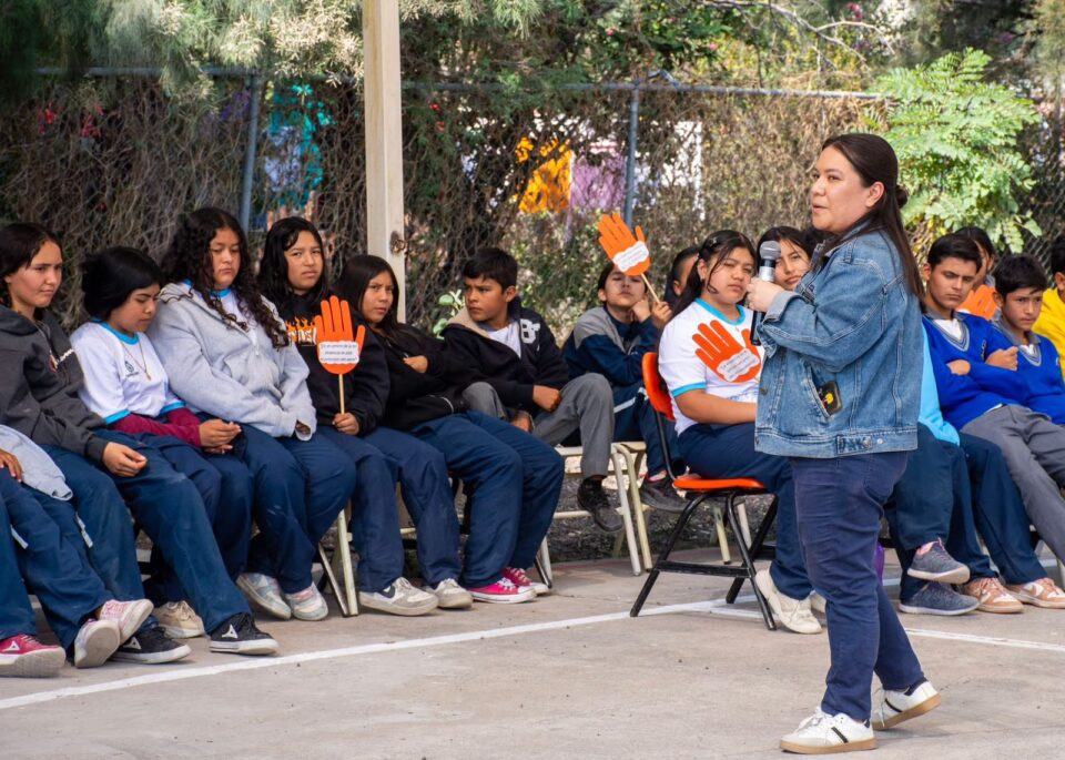 Taller sobre Violencia Obstétrica en la Telesecundaria de la Comunidad La Carroza