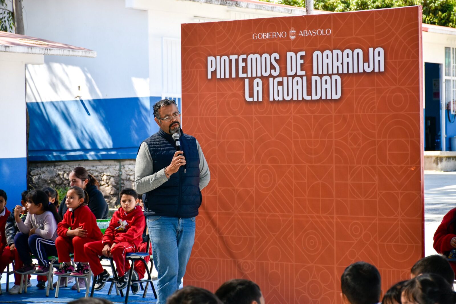 Promueven en Boquillas la eliminación de la violencia contra la mujer con plática y clase de defensa personal