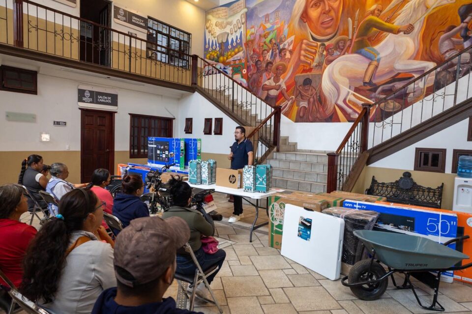 El Alcalde Job Gallardo entregó diversos apoyos que fortalecen