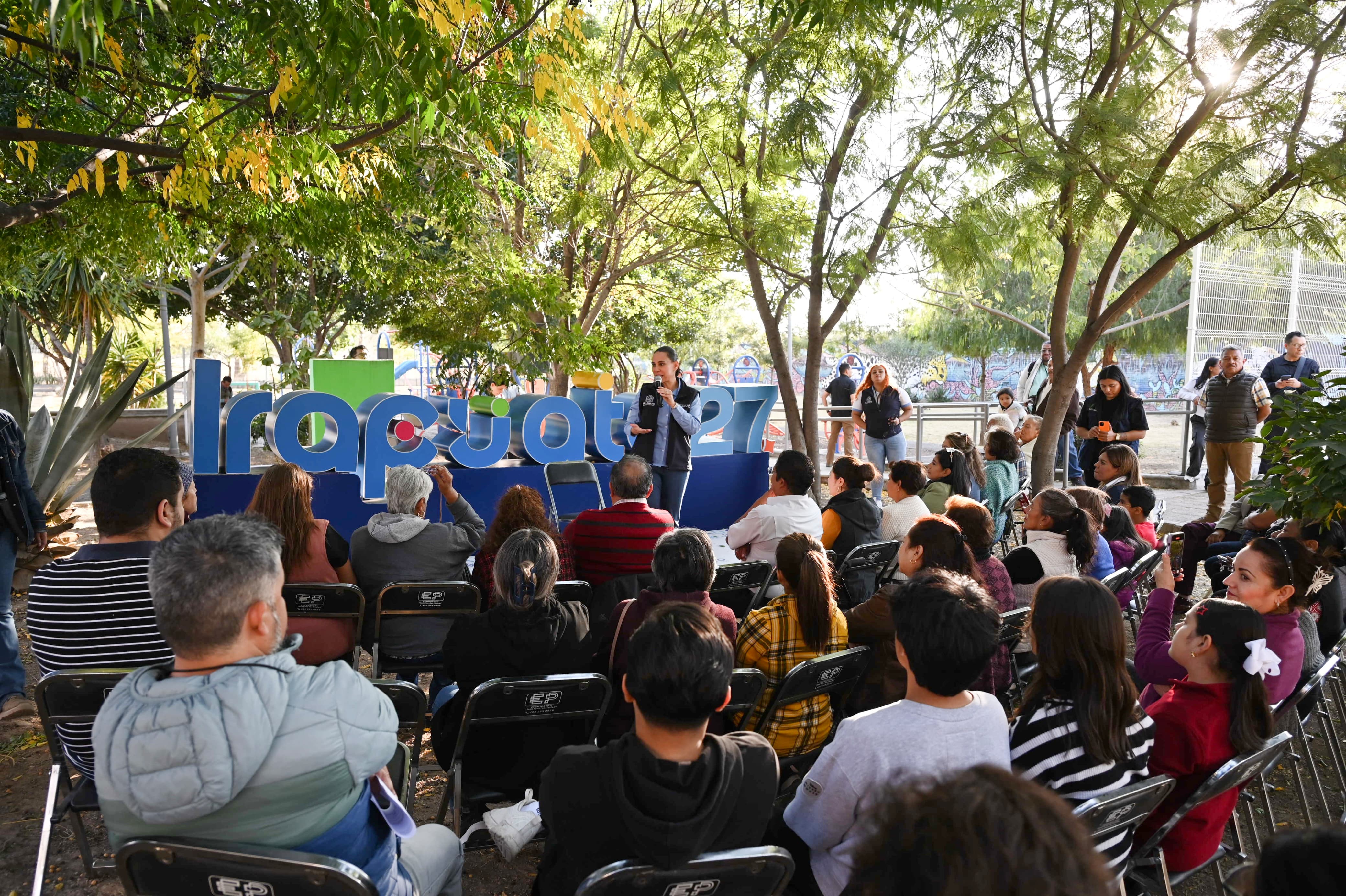 SE REÚNE LORENA ALFARO CON HABITANTES DE LAS BRISAS Y NOGALIA