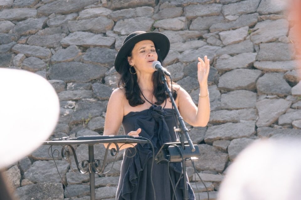 “Susurros Resonantes”: Un Concierto de Aniversario que llenó de arte la Zona Arqueológica de Peralta
