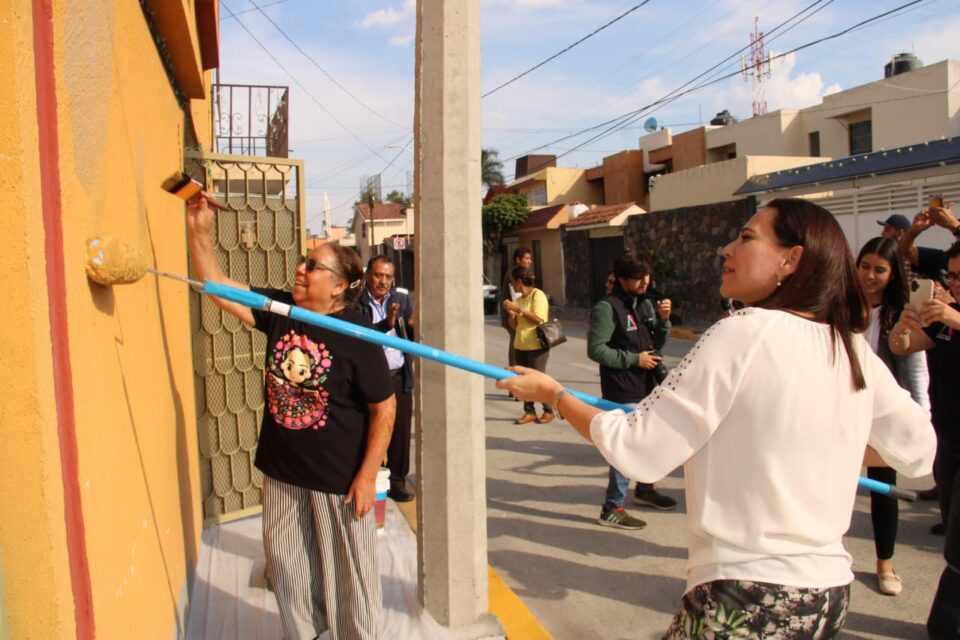 CONTINÚA EMBELLECIMIENTO DE FACHADAS EN COLONIAS DE IRAPUATO