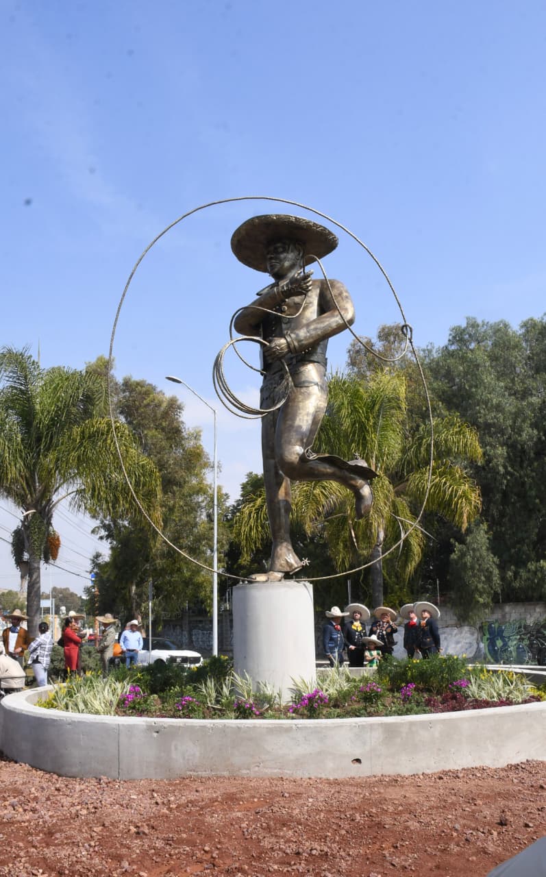 HONRAN AL DEPORTE NACIONAL CON DONACIÓN DE ESCULTURA “LA CHARRERÍA” 