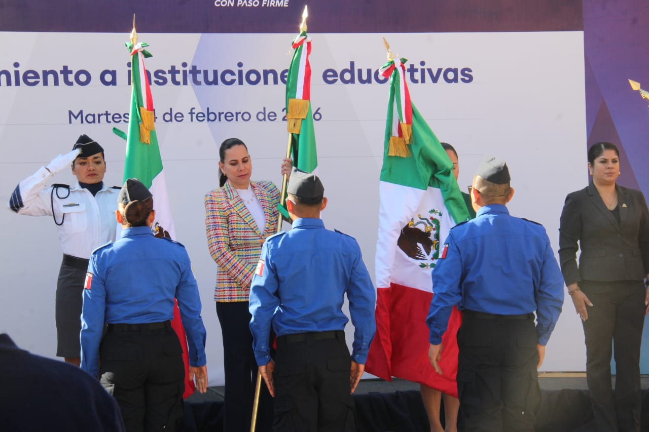 ABANDERAN A ESCOLTAS DE INSTITUCIONES EDUCATIVAS EN IRAPUATO