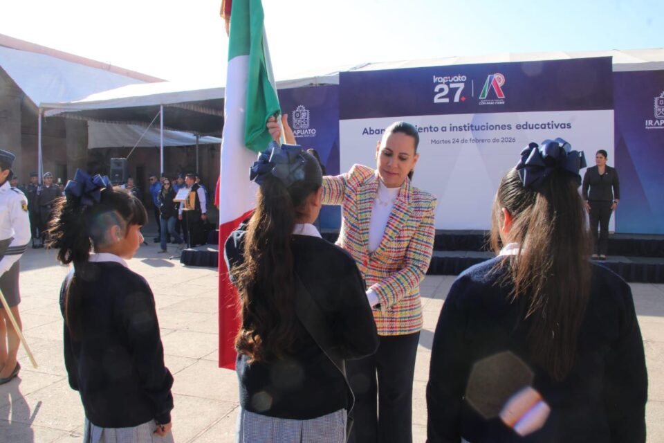 ABANDERAN A ESCOLTAS DE INSTITUCIONES EDUCATIVAS EN IRAPUATO