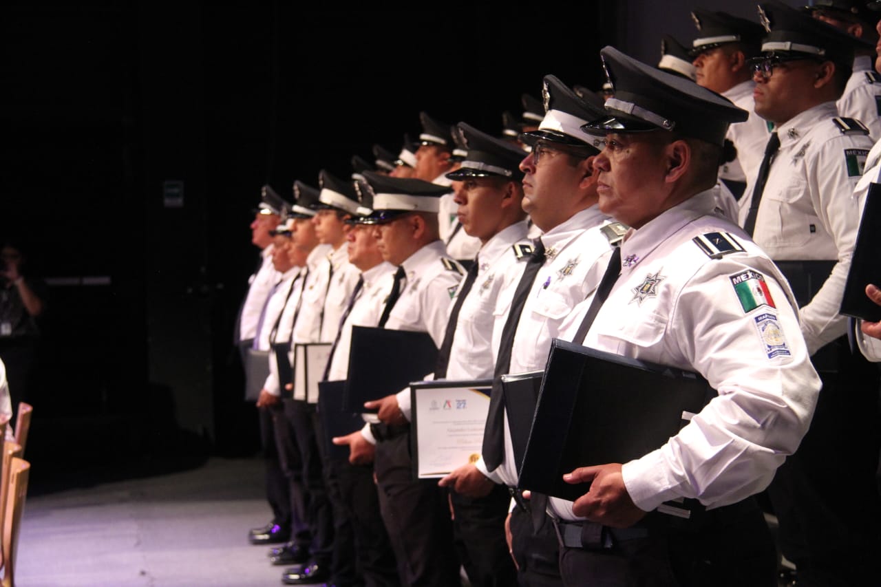 ASCIENDEN A POLICÍAS DE IRAPUATO; RECONOCEN SU ENTREGA Y COMPROMISO