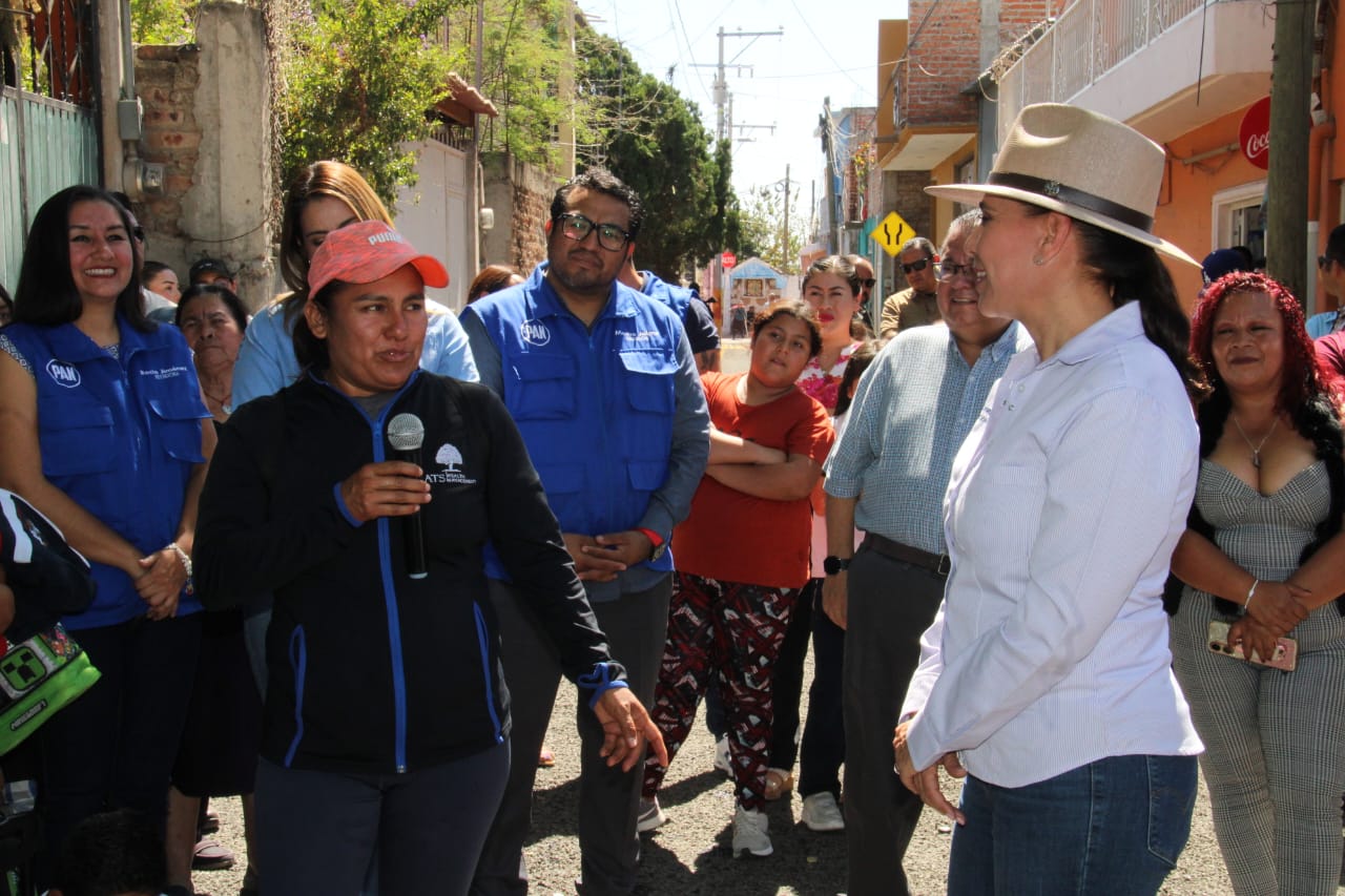 ESCUCHAN A VECINOS Y VECINAS DE SANTA ELENA DE LA CRUZ EN IRAPUATO