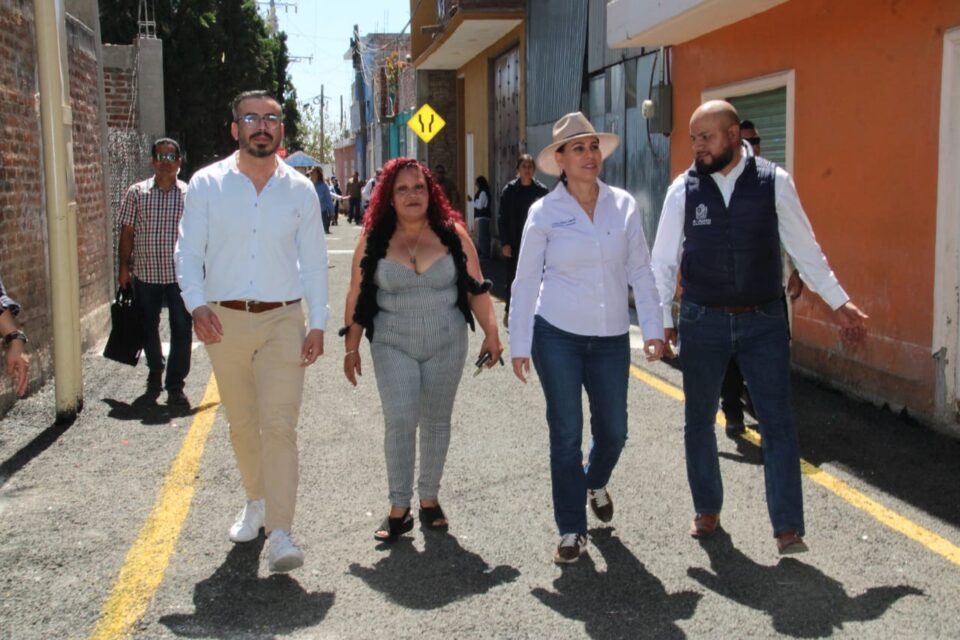 ESCUCHAN A VECINOS Y VECINAS DE SANTA ELENA DE LA CRUZ EN IRAPUATO