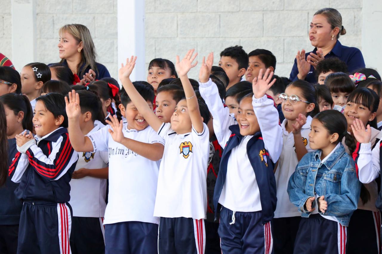 ENTREGAN DISTINTIVO “ESCUELA AZUL” A PRIMARIA DE IRAPUATO
