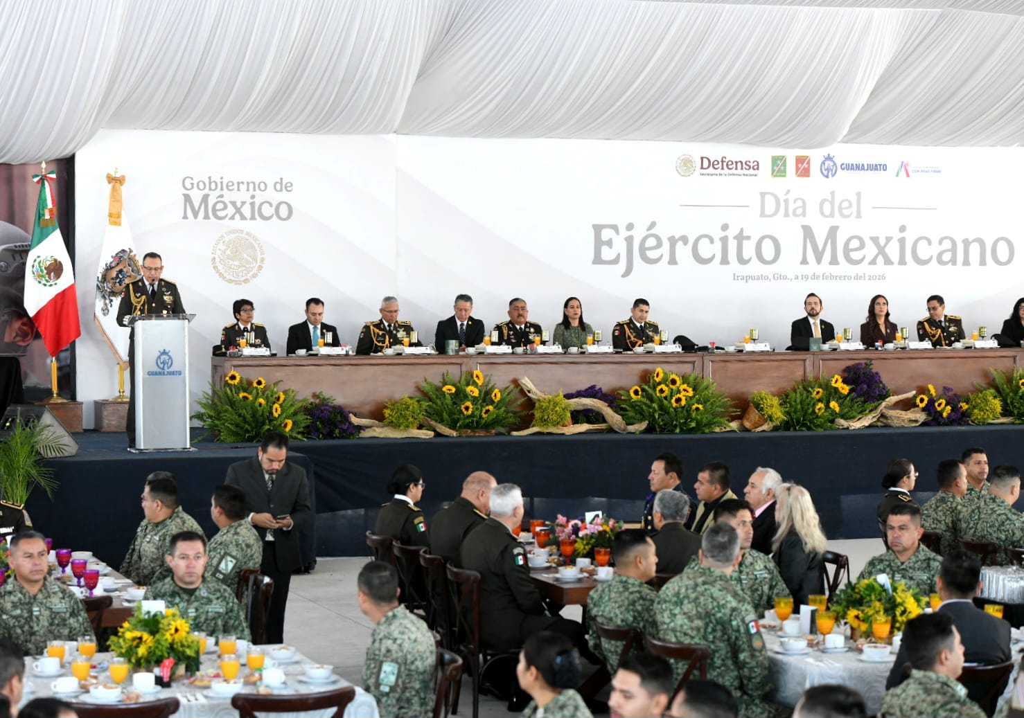 RECONOCEN LABOR DE HOMBRES 
Y MUJERES DEL EJÉRCITO MEXICANO                 
