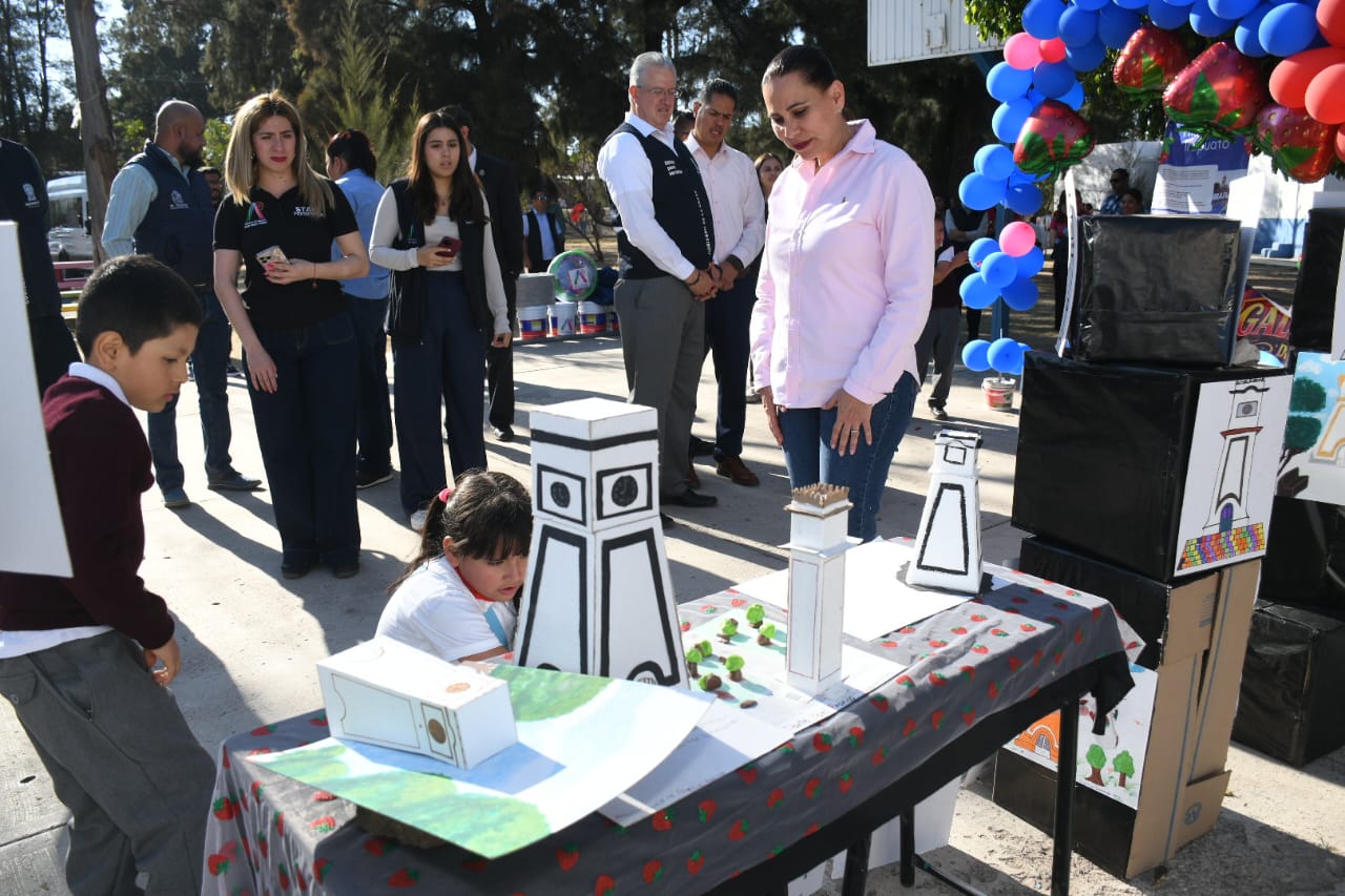RECONOCEN A PRIMARIA FRANCISCO VILLA POR TRABAJAR EN FAVOR DE NIÑAS Y NIÑOS              