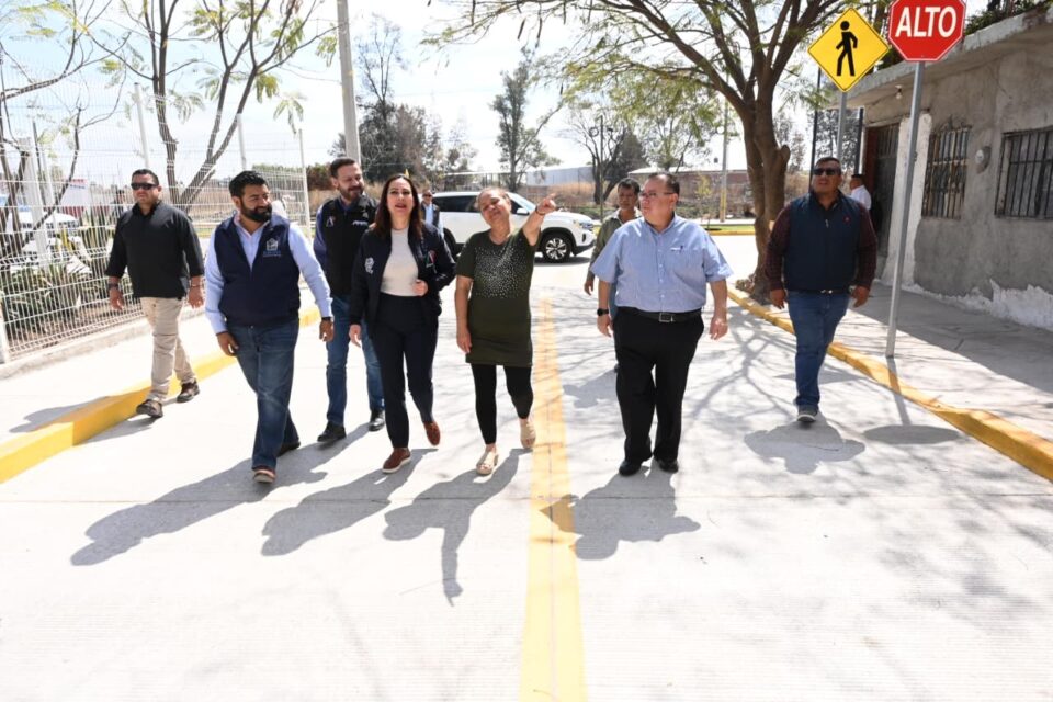 VISITAN A CIUDADANOS DE LA COLONIA PLAN VIVIRÁ