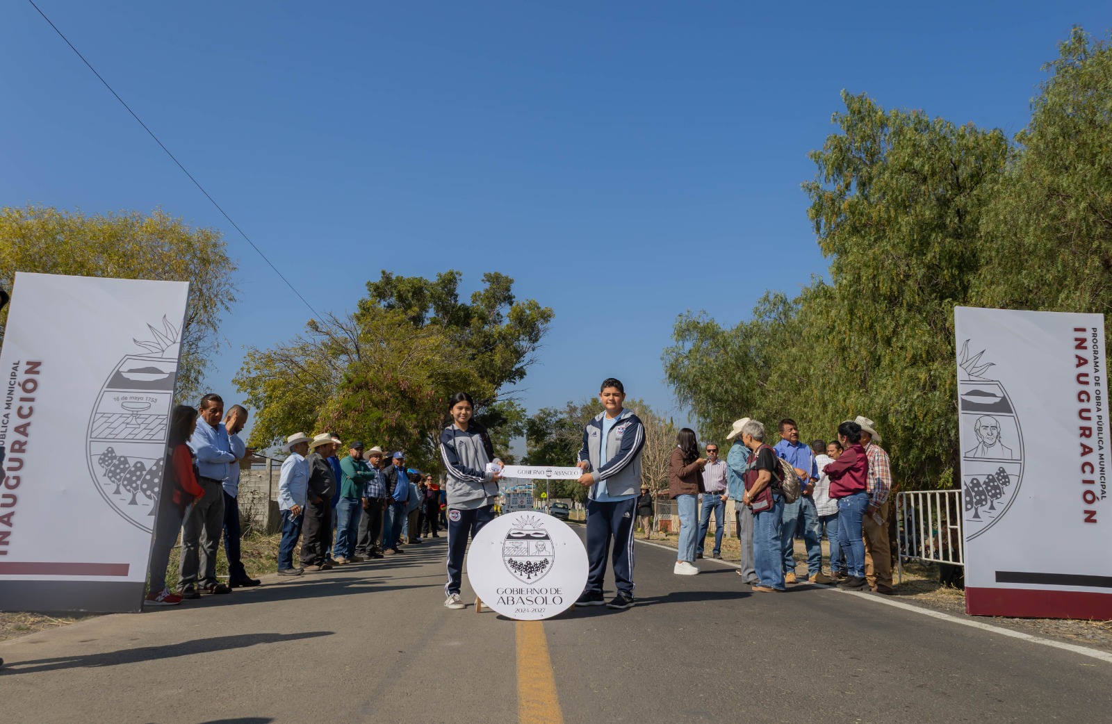 Presidente de Abasolo; Job Gallardo inaugura obra de camino rural en Carrito de Aceves
