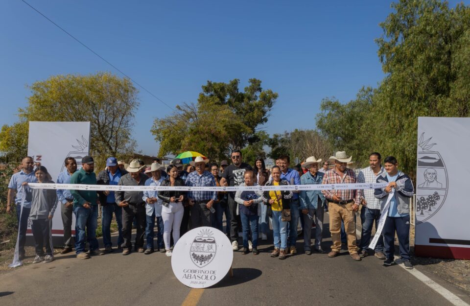 Presidente de Abasolo; Job Gallardo inaugura obra de camino rural en Carrito de Aceves