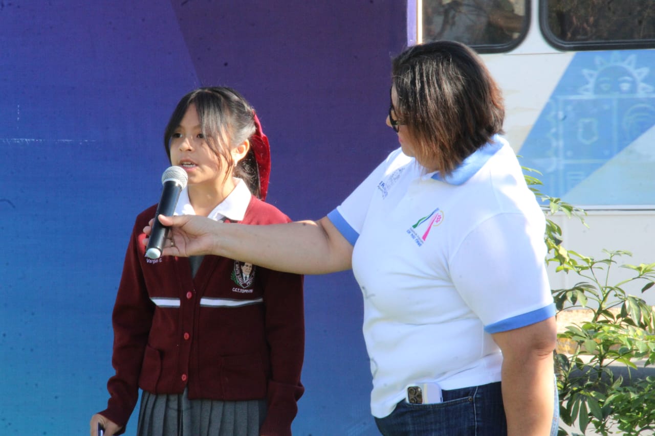 CONMEMORAN EFEMÉRIDES DEL MES DE MARZO CON IZAMIENTO DE BANDERA