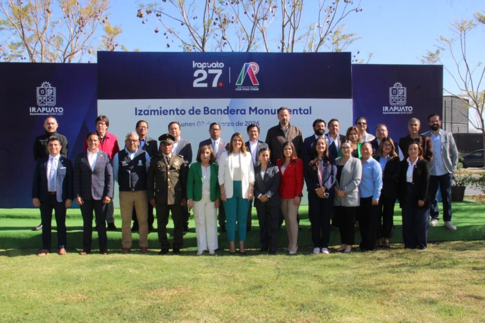 CONMEMORAN EFEMÉRIDES DEL MES DE MARZO CON IZAMIENTO DE BANDERA