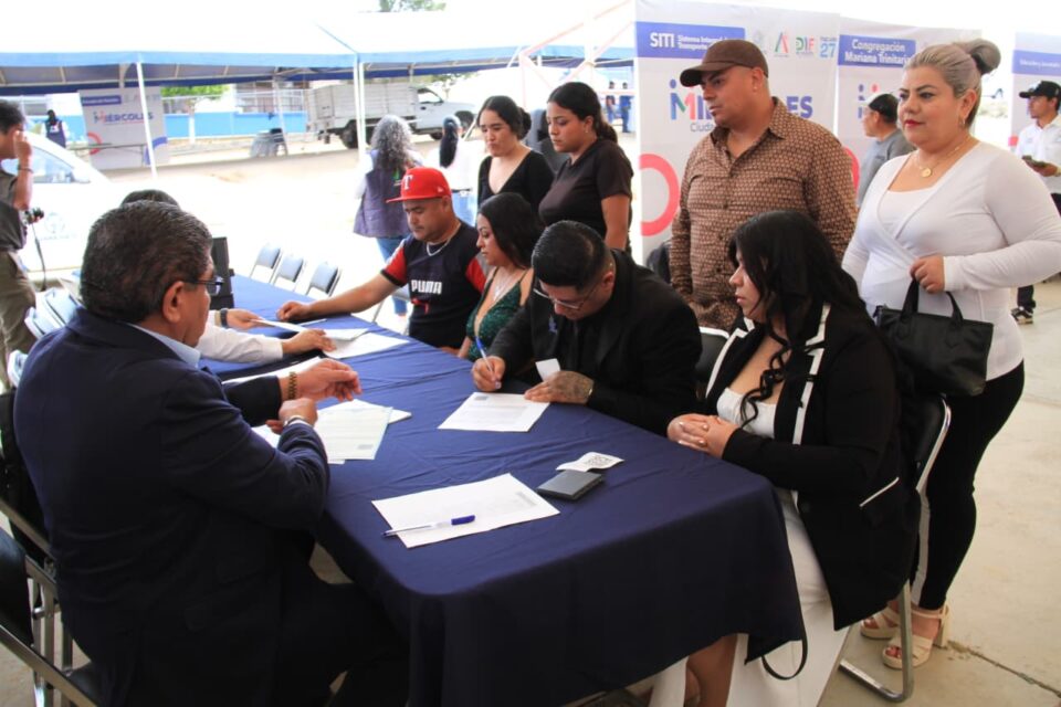 LLEVAN SERVICIOS DEL MIÉRCOLES CIUDADANO A COMUNIDAD SANTA ROSA TEMASCATÍO