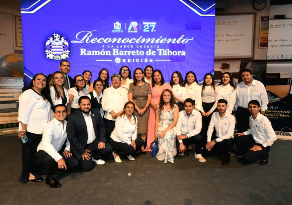 RECONOCE GOBIERNO DE IRAPUATO LABOR DE MAESTRAS Y MAESTROS EN SU DÍA