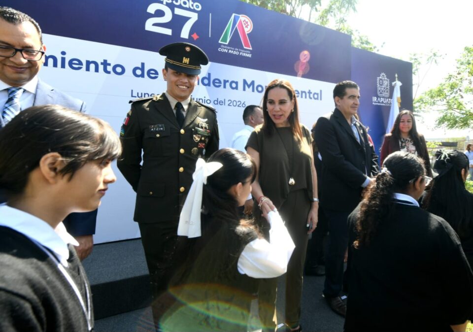 GOBIERNO DE IRAPUATO CONMEMORA INICIO DE JUNIO CON IZAMIENTO DE BANDERA MONUMENTAL